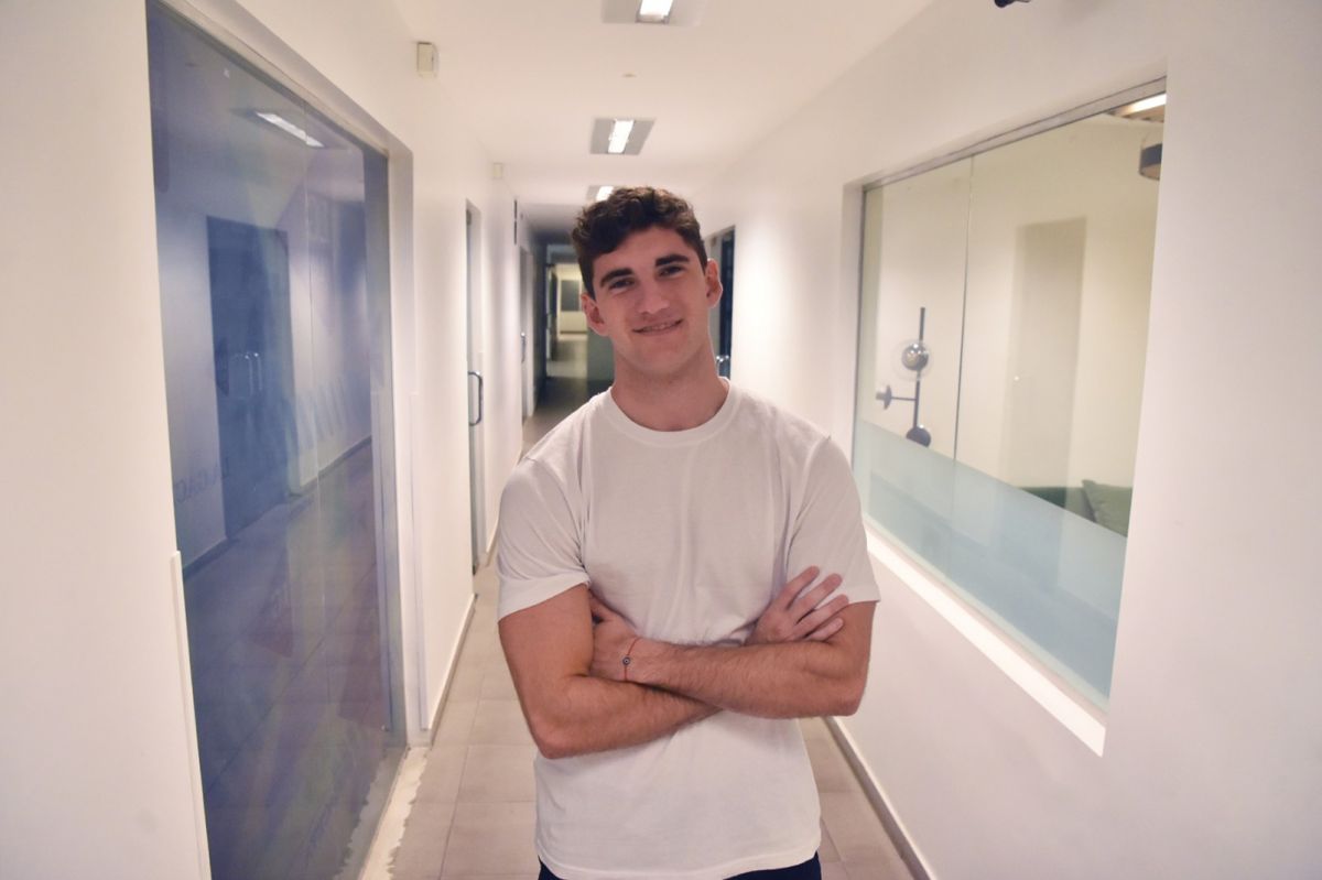 Pablo Cuello: de Yerba Buena a “La Voz” y de galán del reality a calle Corrientes