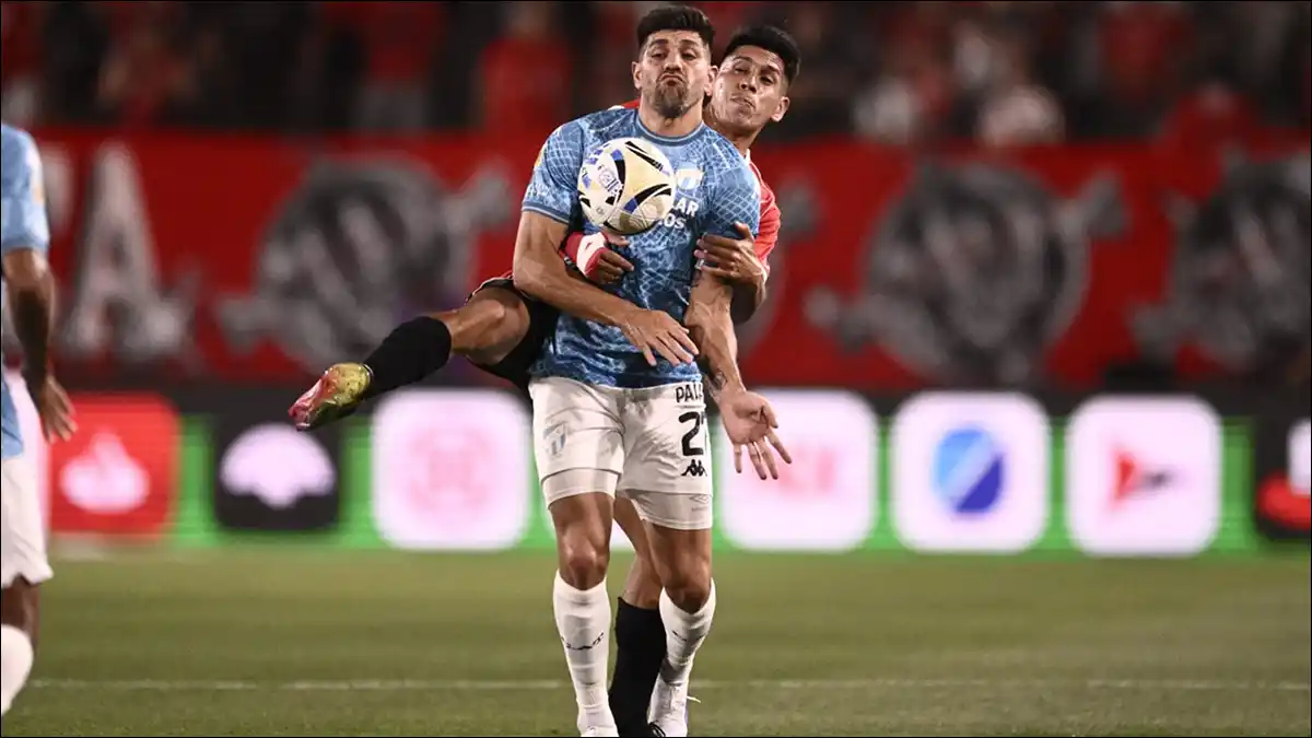 NOCHE DIFÍCIL EN AVELLANEDA. Atlético Tucumán cayó 3-0 ante Independiente en el estreno de Hugo Colace como técnico.