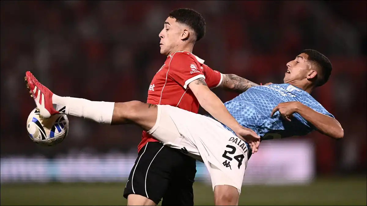 NOCHE COMPLICADA. Independiente fue más efectivo y dejó sin respuestas al equipo de Hugo Colace en su estreno como técnico en la máxima categoría