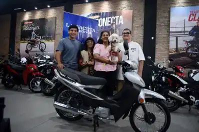 Festejó su cumpleaños con la moto del sorteo de LA GACETA