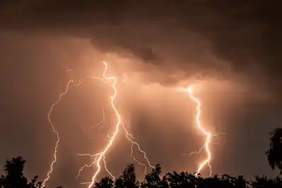 Alerta meteorológica por abundante caída de agua y vientos de hasta 90 km/h