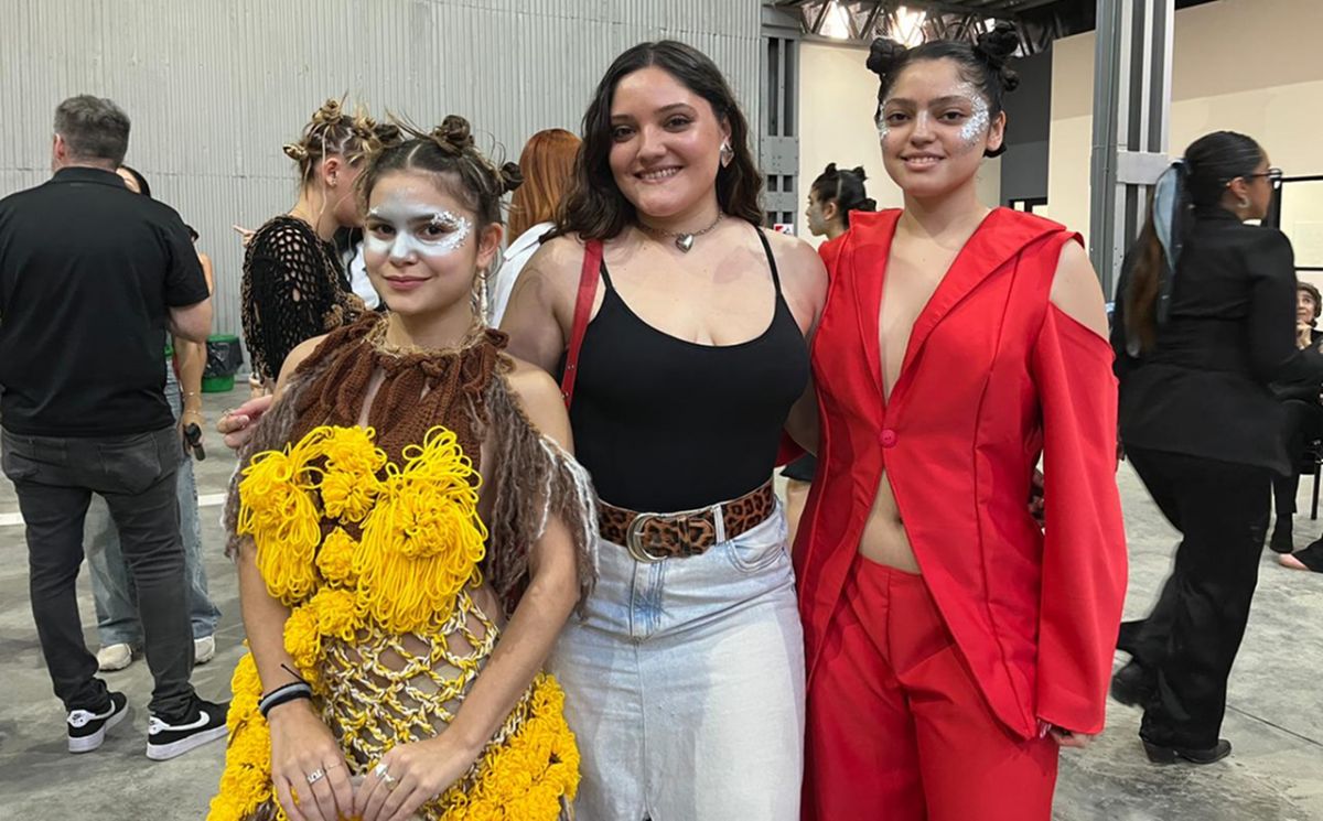 DISEÑOS. La estudiante de segundo año mostró sus creaciones inspiradas en la flor diente de león.