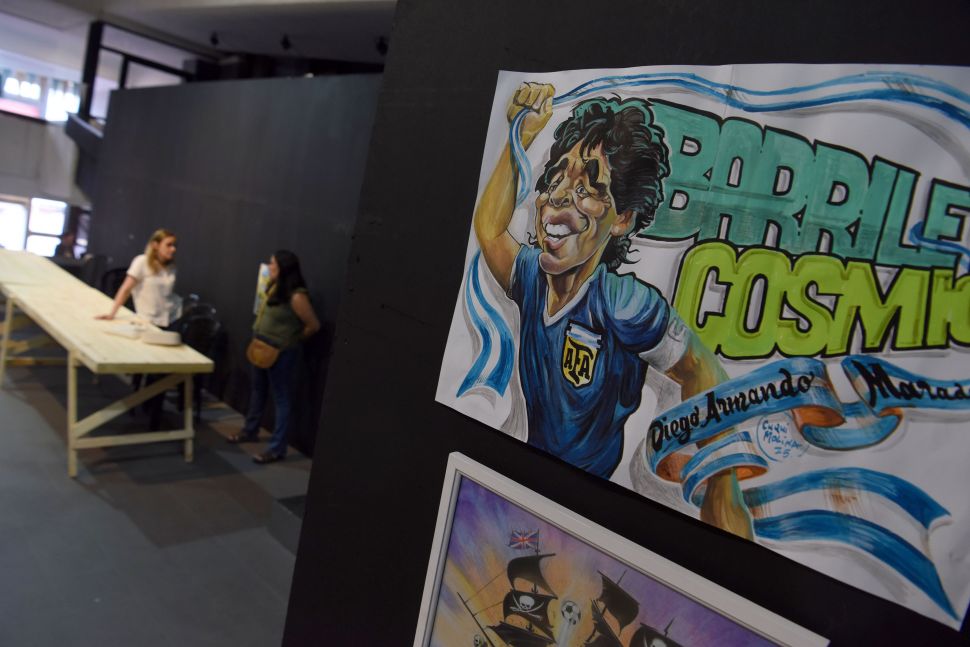 CARICATURAS. “Barrilete cósmico” sintetiza una iconografía general.