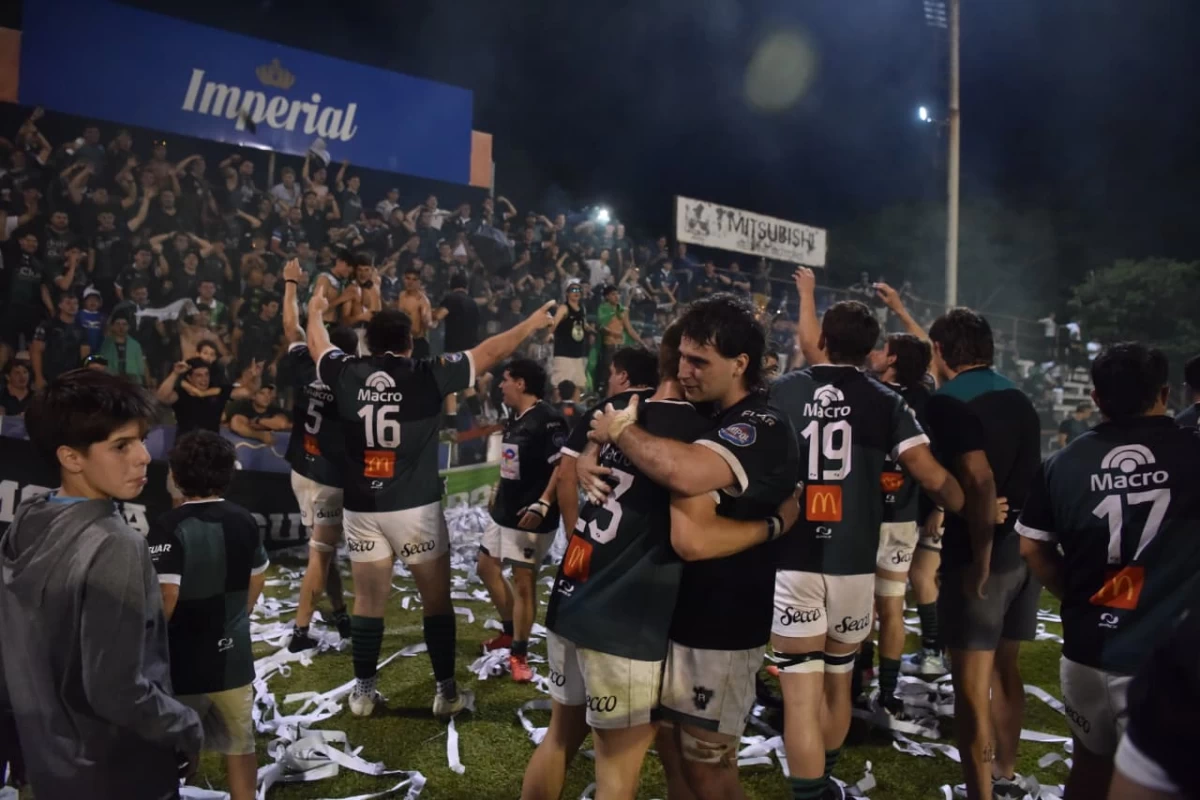 CELEBRACIÓN. Tucumán Rugby enfrentará a Natación en la final del Regional.