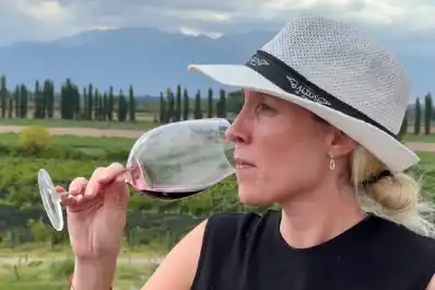 El arte de comunicar el vino: la sommelier tucumana que trabajó con Laura Catena y los referentes de la viticultura argentina
