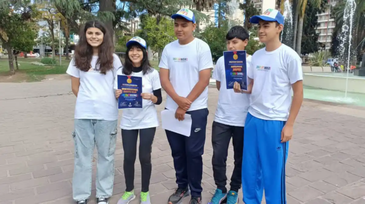 ESTUDIANTES. Los alumnos del IITA clasificaron al Mundial de Robótica y buscan apoyo para viajar a Singapur.