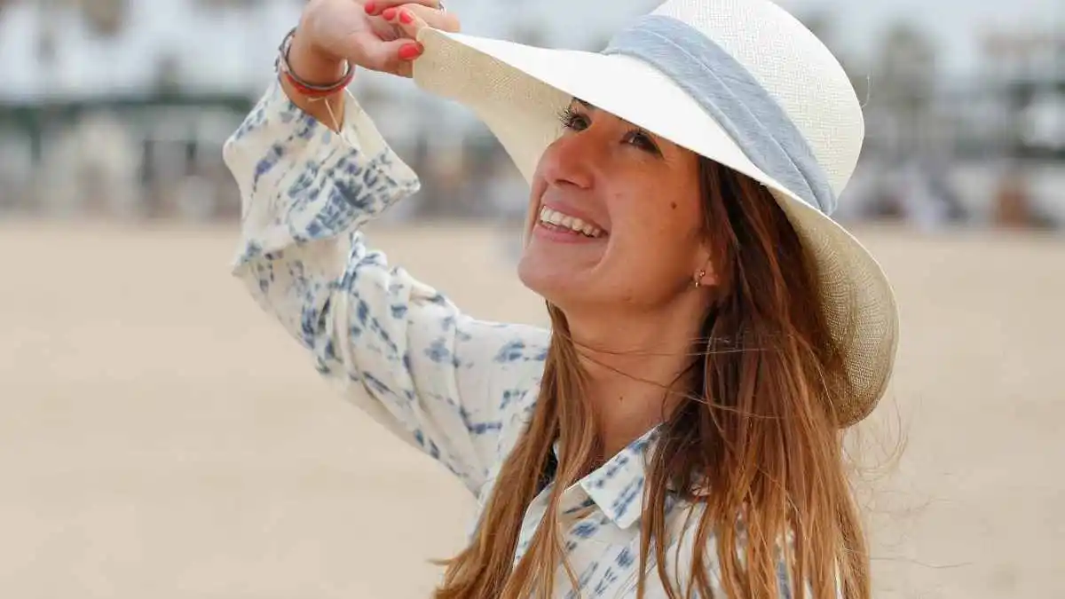 Verano 2026: el accesorio que reemplaza al sombrero y conquista todos los looks