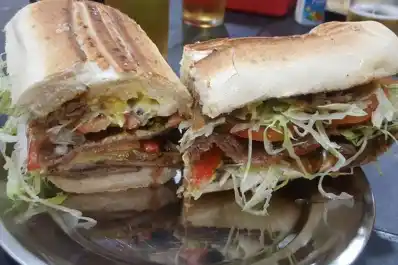 La milanesa política viene con picante