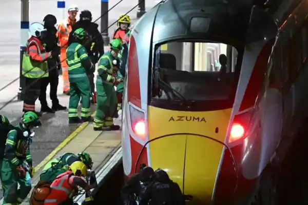 Ataque a puñaladas en un tren de Cambridge: “Había sangre por todos lados, algunos intentaban esconderse en el baño”