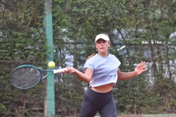 Casi deja el tenis por la natación, hizo historia en Wimbledon y ahora apuesta a ganar el WTA 125 de Tucumán