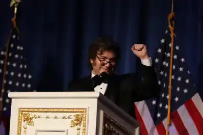 Milei ratificó el esquema de bandas cambiarias y afirmó que se mantendrá hasta 2027