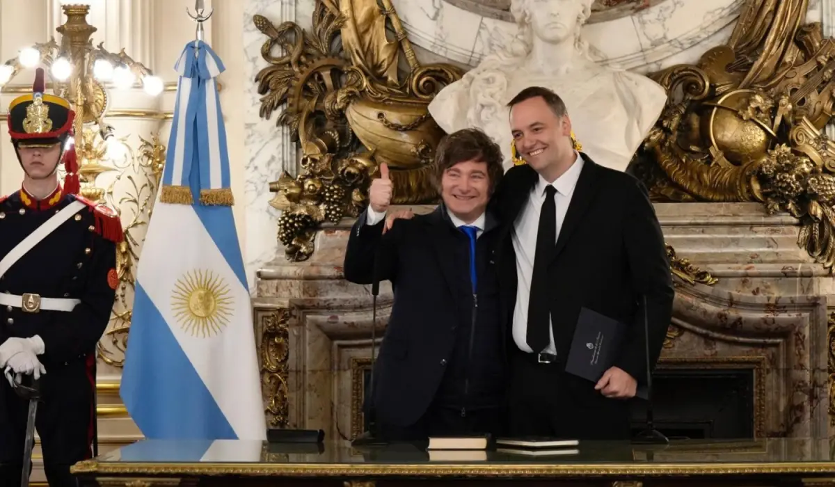 Javier Milei le tomó juramento a Manuel Adorni como nuevo jefe de Gabinete de Ministros
