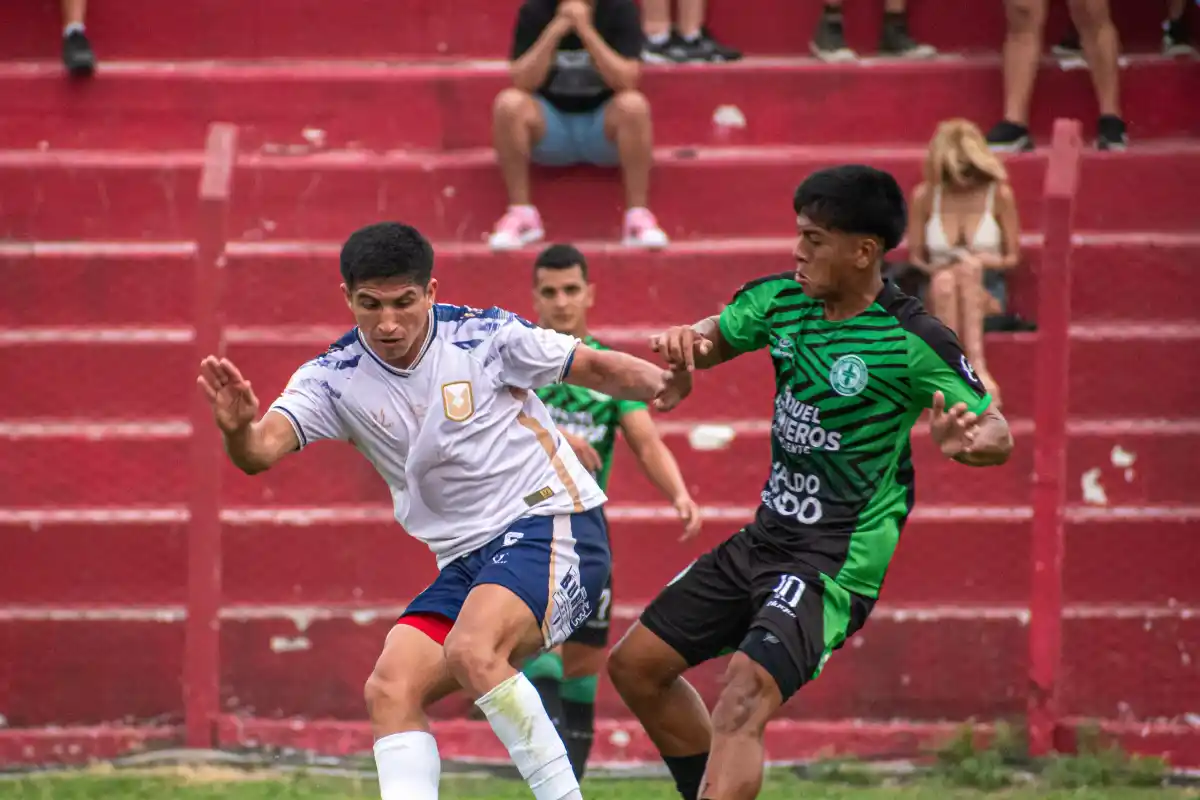 DUELO. Cesar Abregú, de Tucuman Central, y Matías Vázquez, de Graneros, volverán a estar cara a cara en la semifinal de este jueves.