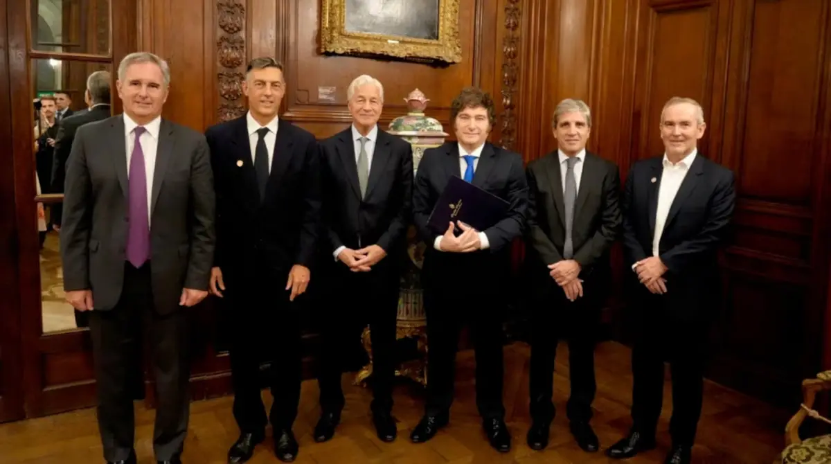 El CEO de JP Morgan elogió la gestión de Javier Milei y deslizó que tal vez no le haga falta un crédito de los grandes bancos de Wall Street. (Foto: Presidencia)