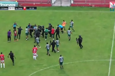Video: Tucumán Central avanzó a la final, pero el partido terminó a las piñas entre jugadores y árbitros