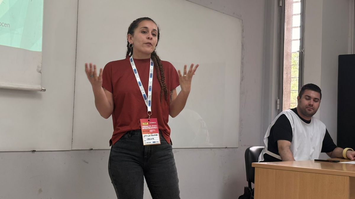 EN LA PRESENTACIÓN. Camila Figueira investiga cómo los jóvenes construyen salud mental desde la escucha. / LA GACETA