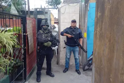 Desarticularon un punto de venta de drogas en Villa Luján y detuvieron a tres personas