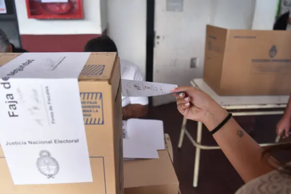 Tucumán y los payasos de un circo vacío