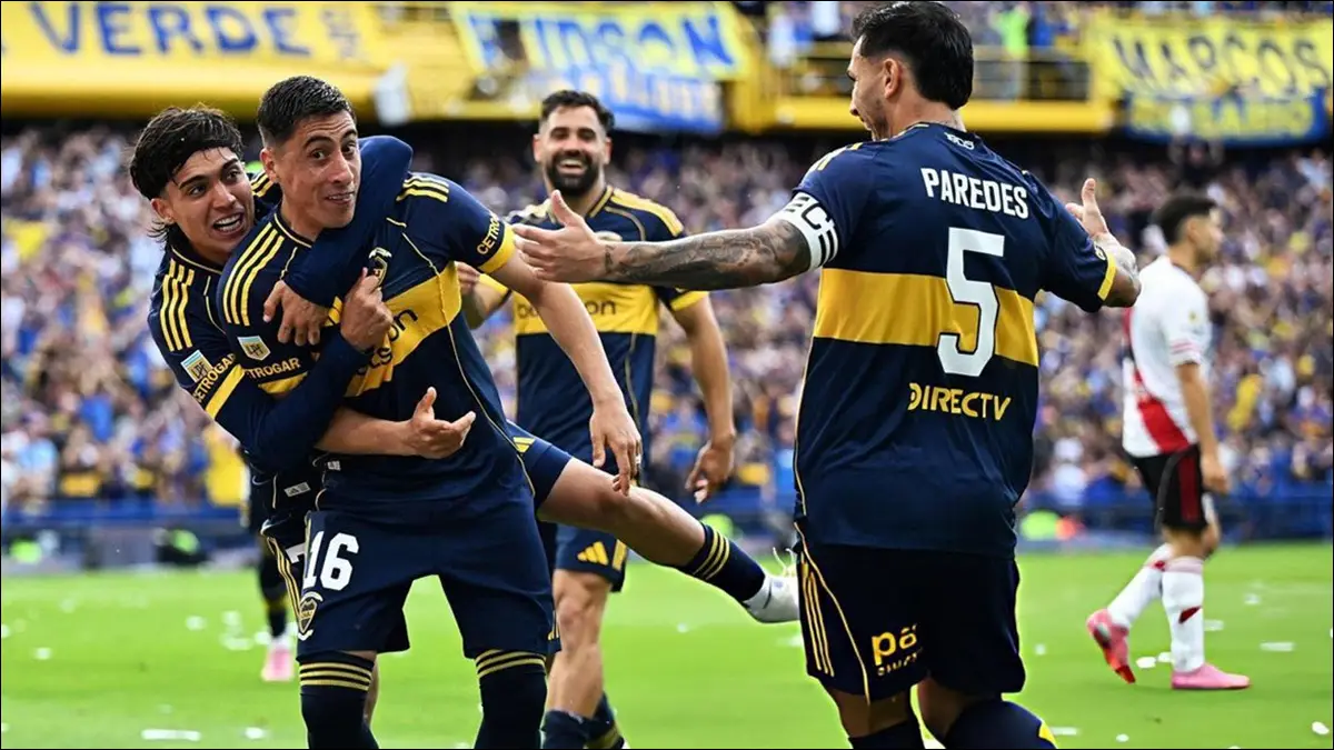 FESTEJO XENEIZE. Boca celebró ante su gente un nuevo triunfo en el Superclásico con goles de Exequiel Zeballos y Miguel Merentiel.