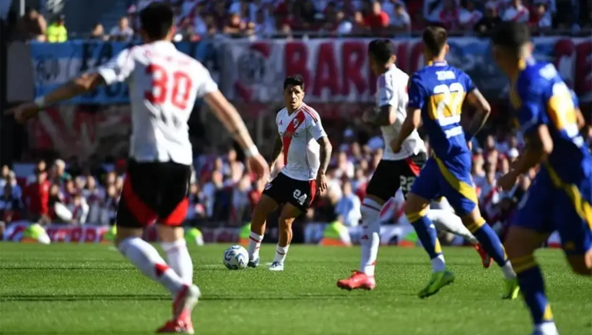 Agenda de TV: ¿a qué hora juegan Boca Juniors y River Plate el Superclásico?