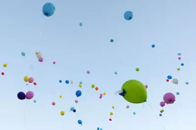 Si no hay ómnibus, buenos son los globos