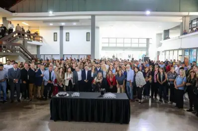 Chahla otorgó un reconocimiento económico a empleados municipales