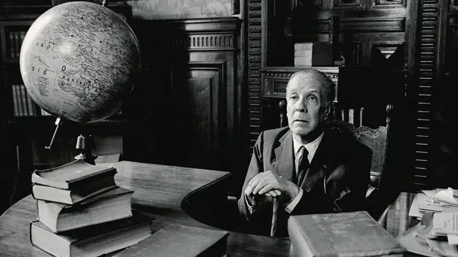 BORGES. La calidad de su obra y su inclinación por lo fragmentario y por la línea difusa entre realidad y ficción. Eso explica su vigencia, dice Adur.