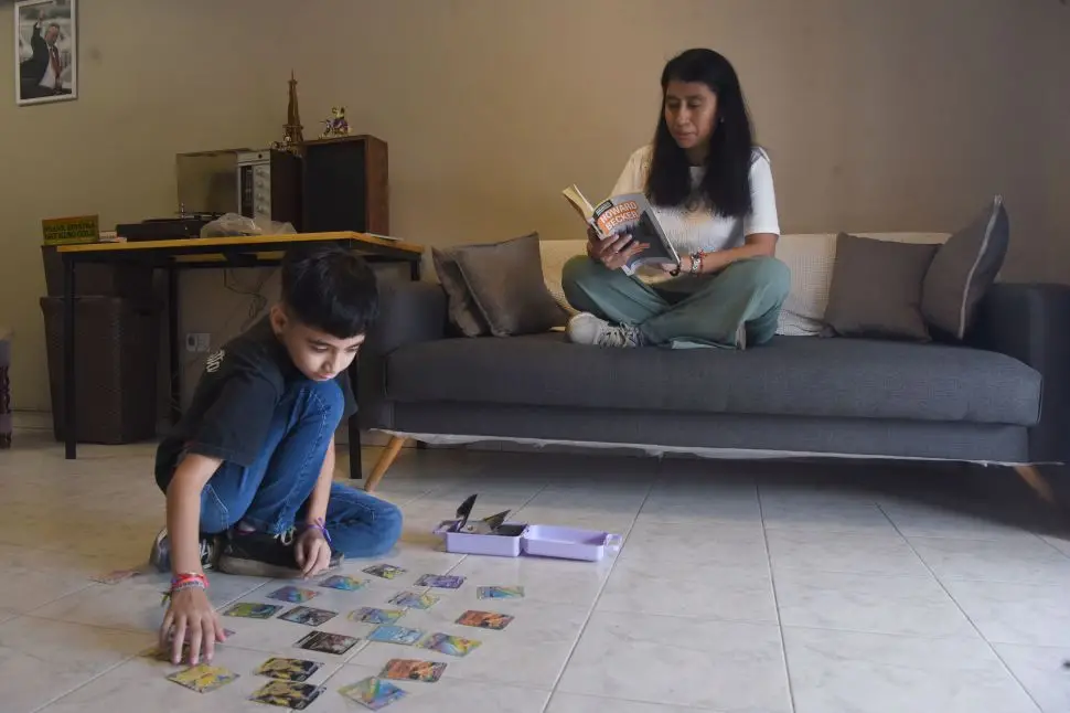 MATERNIDAD SIN MANDATOS. Carolina López Flores, mamá de Teo, forma parte de una generación que elige formar familias más pequeñas. LA GACETA / FOTO DE ANALÍA JARAMILLO