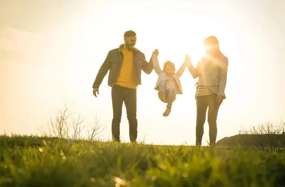FAMILIA DE TRES INTEGRANTES. Cada vez más parejas eligen tener un solo hijo.