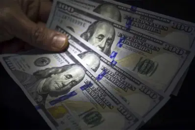 Bonos en dólares siguen en alza y el riesgo país, en baja