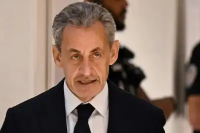 Sarkozy recupera la libertad tras 20 días en prisión: Es duro, muy duro