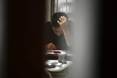 Uno de cada diez jóvenes egresa de la universidad en el país, según Argentinos por la Educación