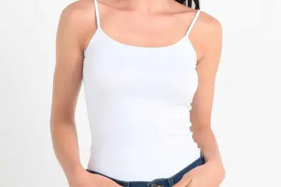 No se usará más la remera blanca básica: esta es la tendencia que viene a reemplazarla en 2026