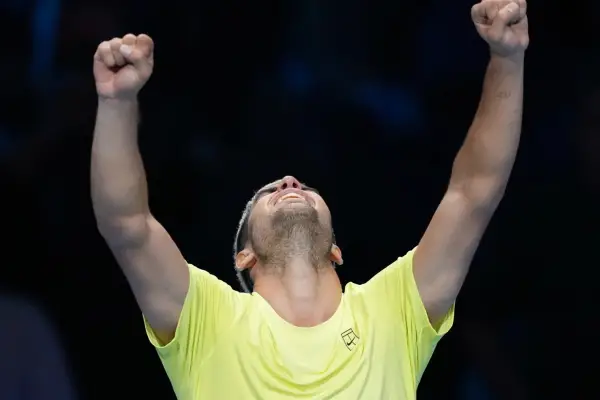 Carlos Alcaraz desactivó el servicio de Taylor Fritz y sumó una nueva victoria en el ATP Finals