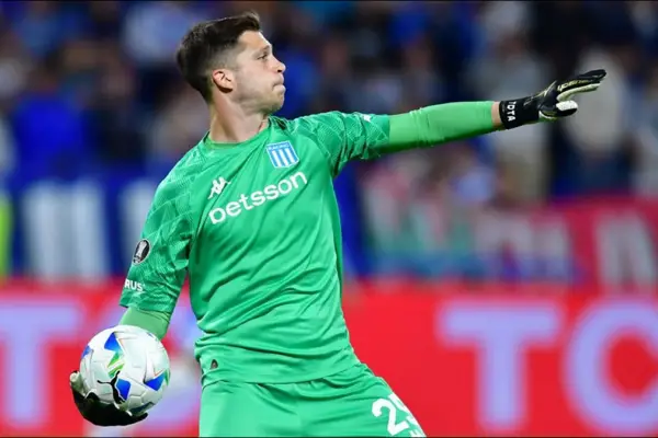 Racing, en alerta: el futuro de Facundo Cambeses podría cambiar en el próximo mercado de pases