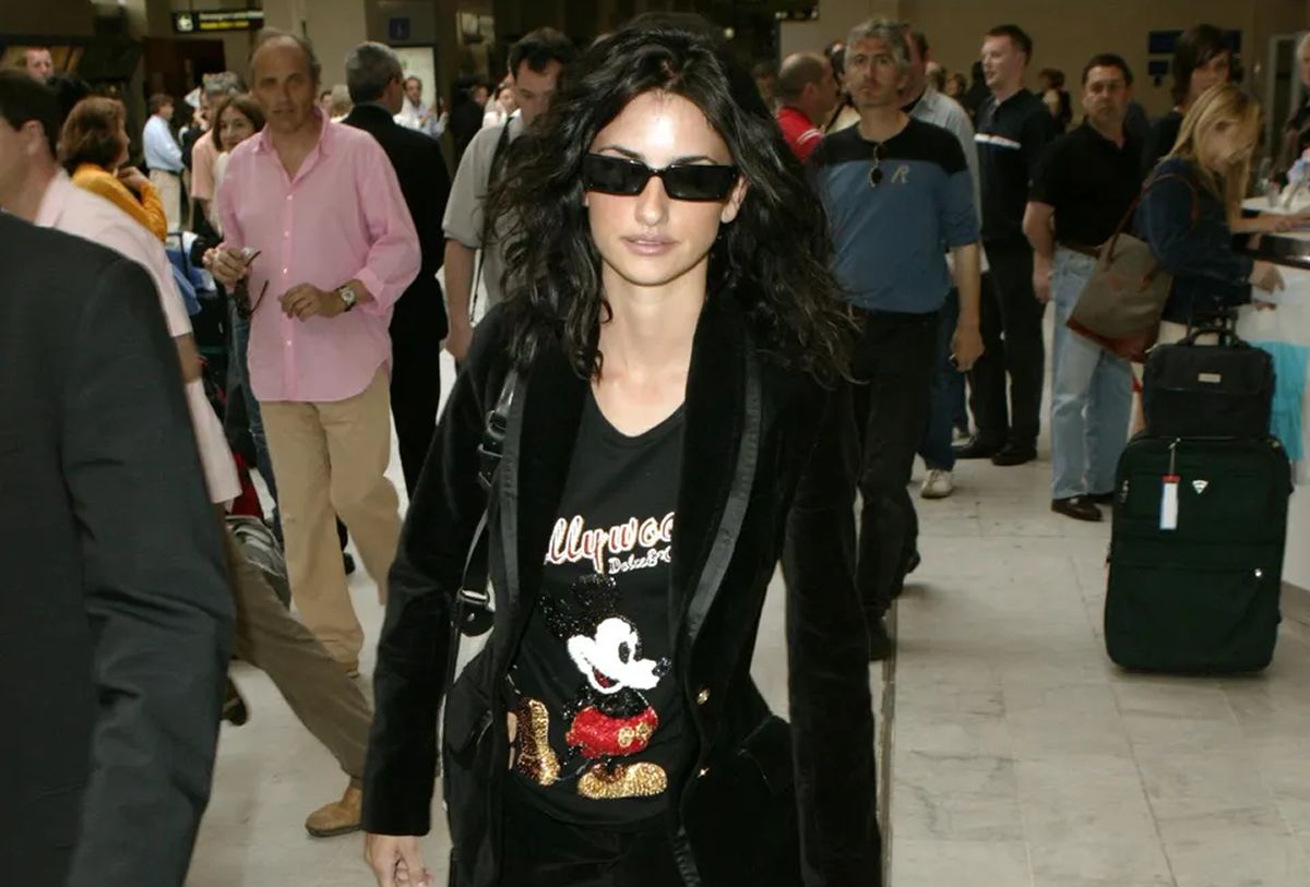 No se usará más la remera blanca básica: esta es la tendencia que viene a reemplazarla en 2026