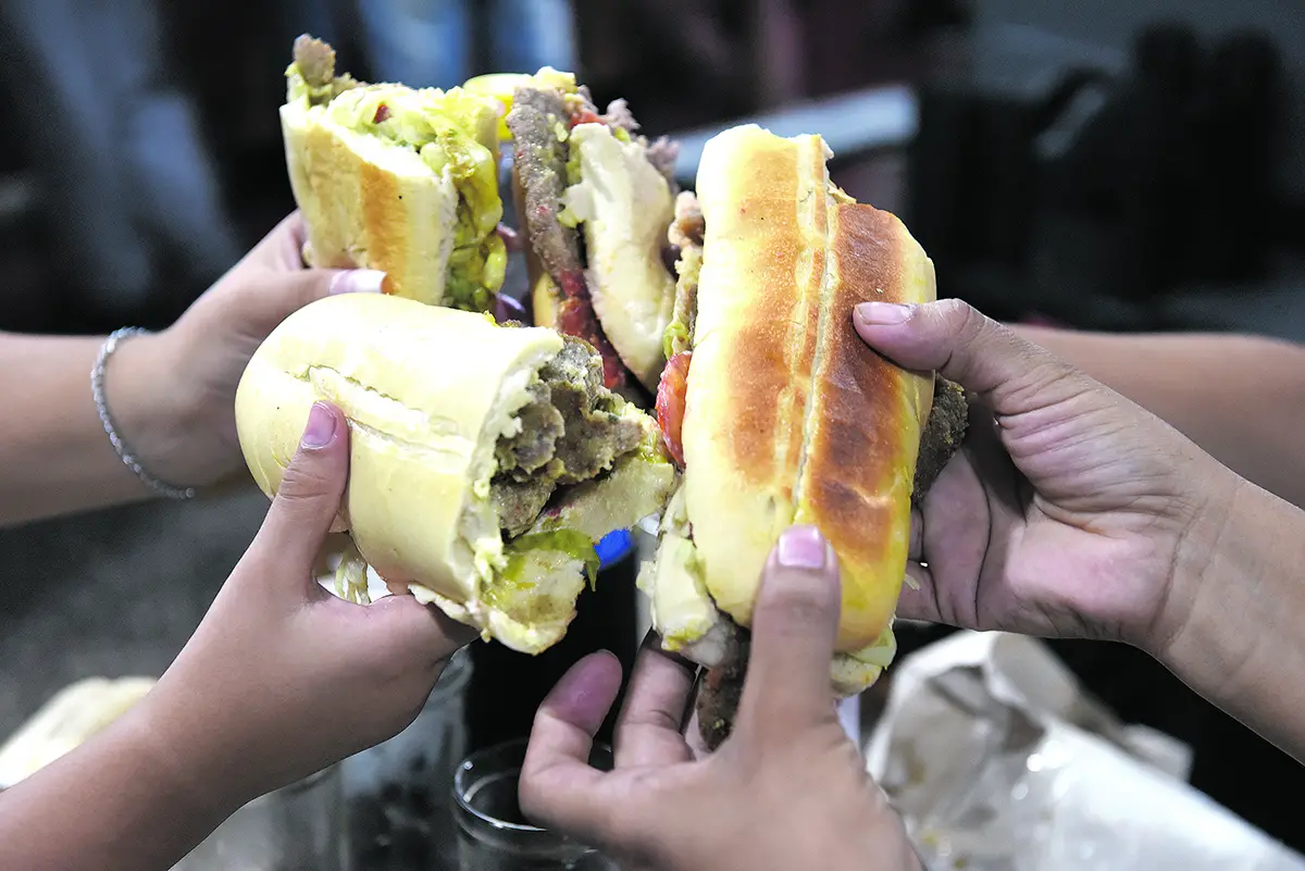 Patrimonio cultural y sabor: los secretos de la Fiesta de la Milanesa que arranca hoy en la Rural