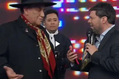 El Chaqueño Palavecino se emocionó al cantar por un nene de 4 años con cáncer, en Buenas Noches Familia