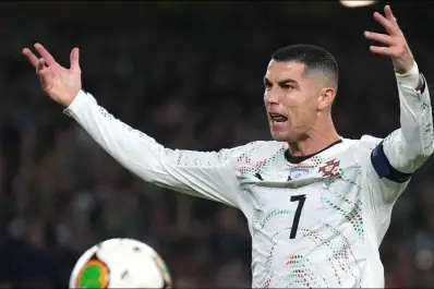 Cristiano Ronaldo perdió el control en Irlanda y sufrió su primera expulsión con la camiseta de Portugal