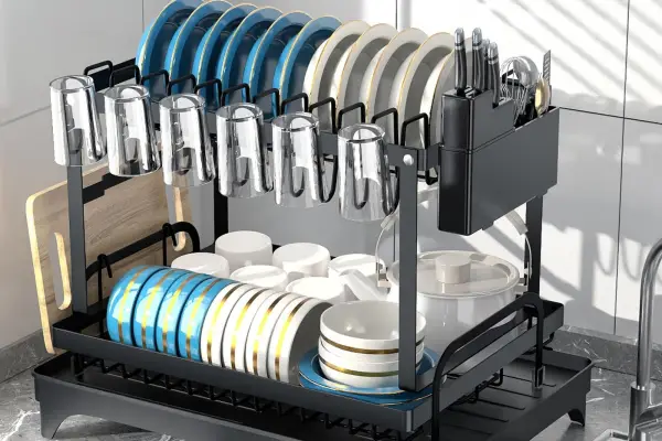 La alternativa al secaplatos que ahorra espacio y mantiene la mesada impecable