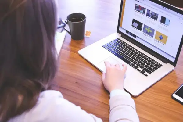 Crecen las residencias virtuales: cómo funciona el programa que permite “mudarse” a Europa sin moverse