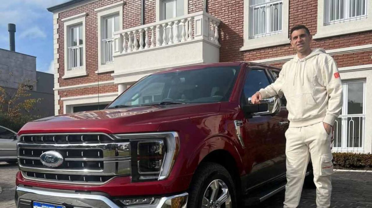 Así es la lujosa mansión del “Dibu” Martínez en Mar del Plata: estilo inglés y todas las comodidades