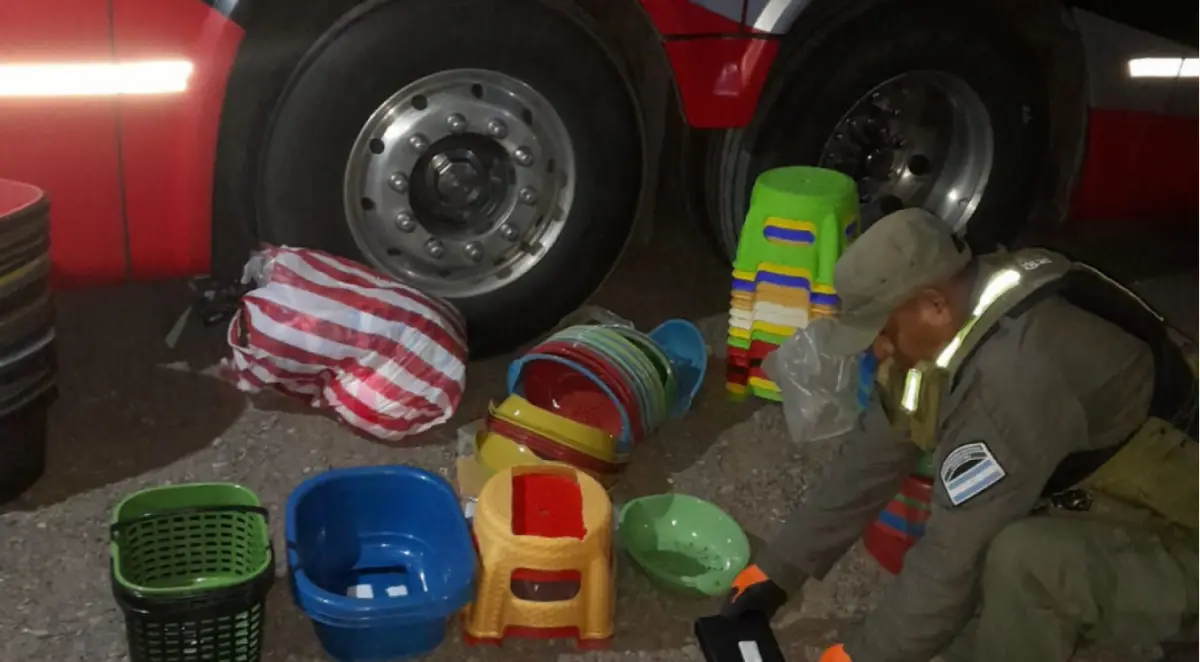 Secuestraron cocaína en un colectivo y detienen a dos pasajeros en Tucumán