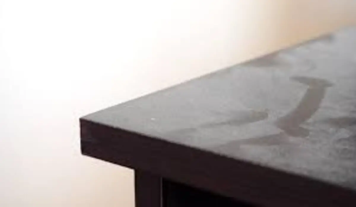 Aceite de oliva y vinagre: la combinación casera que se volvió furor para mantener los muebles libres de polvo