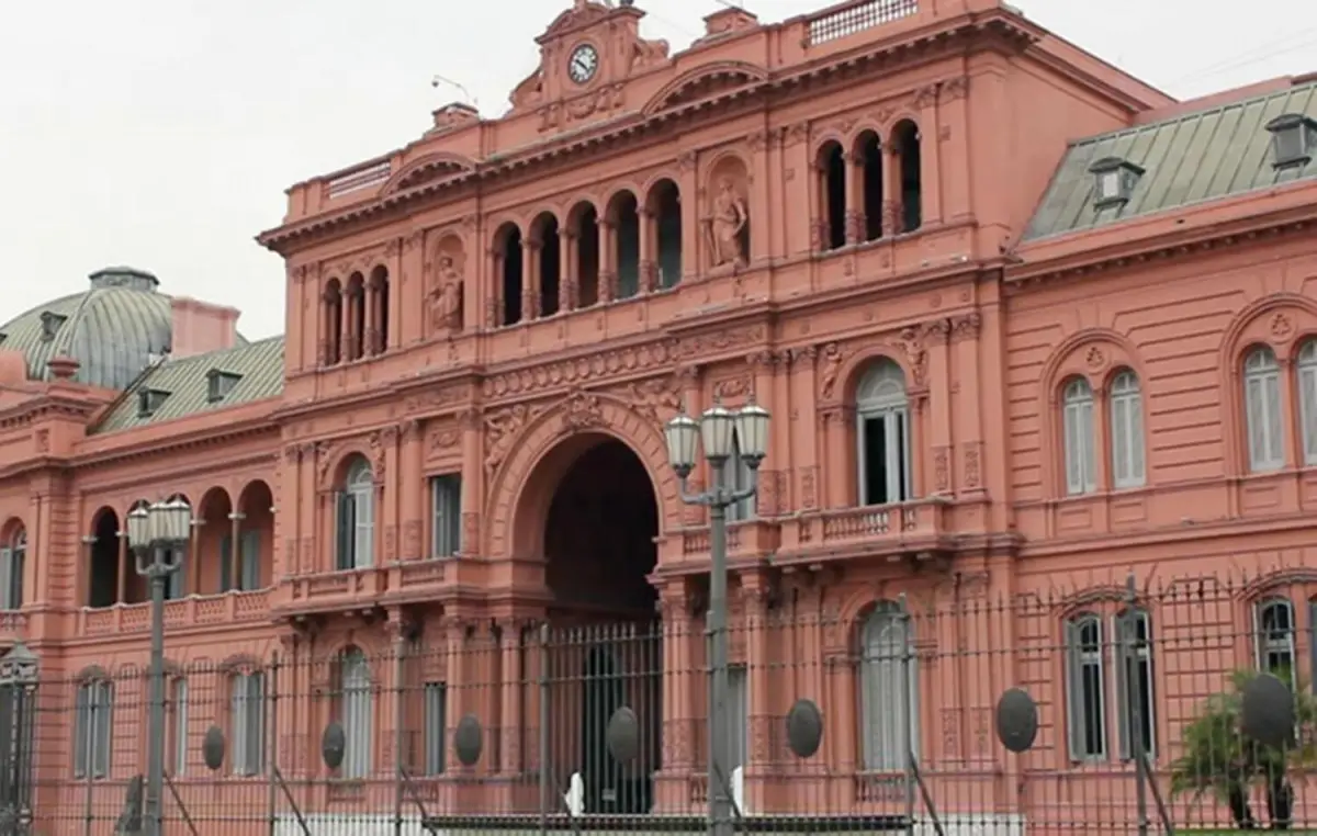 El Gobierno reordena su estructura: dividirá la Secretaría de Scioli para que Adorni y Santilli tengan más poder