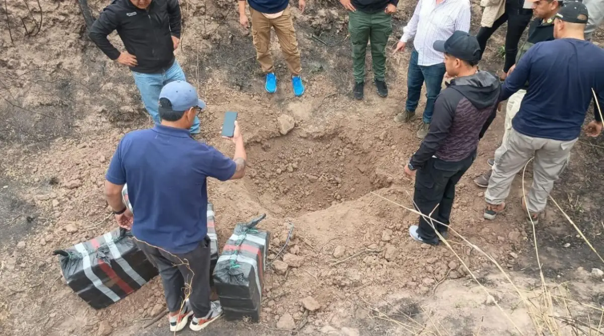 DEMASIADAS COINCIDENCIAS. La cocaína secuestrada en Rosario de la Frontera y la marihuana decomisada en Chuscha y 7 de Abril podrían haber llegado desde Bolivia en vuelos narcos, según sospechan los investigadores.