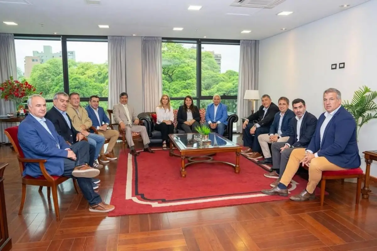 APERTURA. Luego de reunirse con el oficialismo, Acevedo almorzó ayer con legisladores de otras bancadas. @miguelacevedo