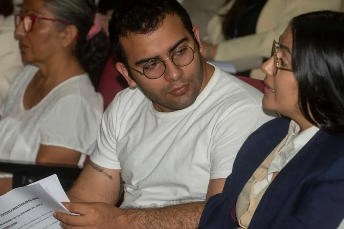 Desde un principio se sostuvo que los padres de Sena no estaban de acuerdo con la relación y buscaban ponerle un fin.