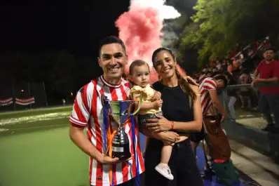 “Este es un título para compartir”: San Martín festejó entre familia, cantos y humo rojiblanco