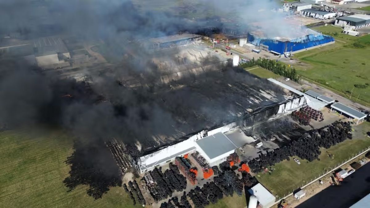 Explosión en el parque industrial de Ezeiza: 24 heridos, cinco plantas afectadas y una nube tóxica que obligó a cerrar la autopista